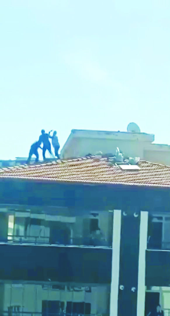 Düşme tehlikesi yaşadılar
