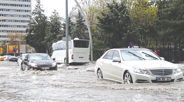 ‘Araç içinde mahsur kalındığında öncelik hayatı kurtarmak olmalı!’